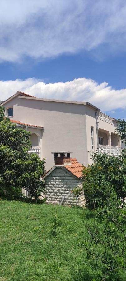 Lucija 2 Apartman Salona Kültér fotó